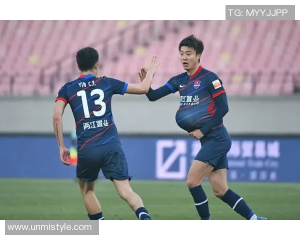 赛后分析：重庆足球队与武汉足球队球员个人能力对比与表现评估