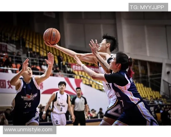 2018年12月19日辽宁队与青岛队激战正酣精彩瞬间回顾与赛后分析 2018年12月19日辽宁队与青岛队激战正酣精彩瞬间回顾与赛后分析