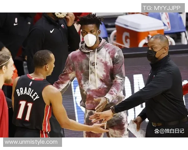 字母哥怒撕球衣引发更衣室冲突雄鹿惨败背后隐藏的队内矛盾