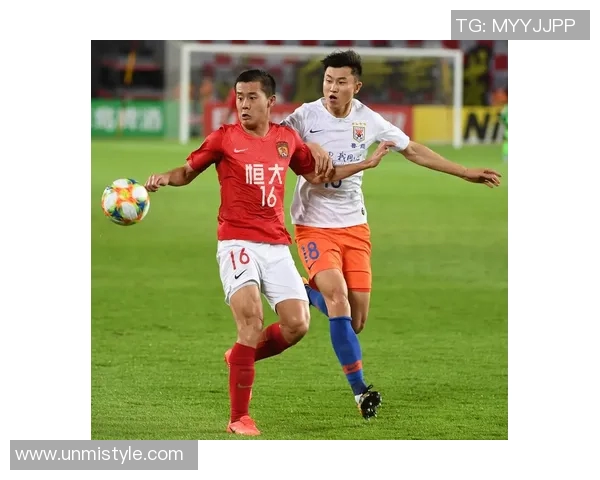 广西恒大与山东鲁能激战正酣谁能在这场对决中笑到最后