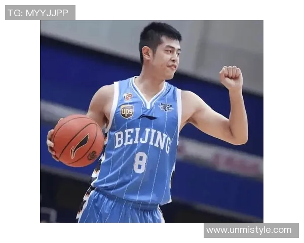 方硕的篮球之路：从青涩少年到职业赛场的辉煌历程与成长故事