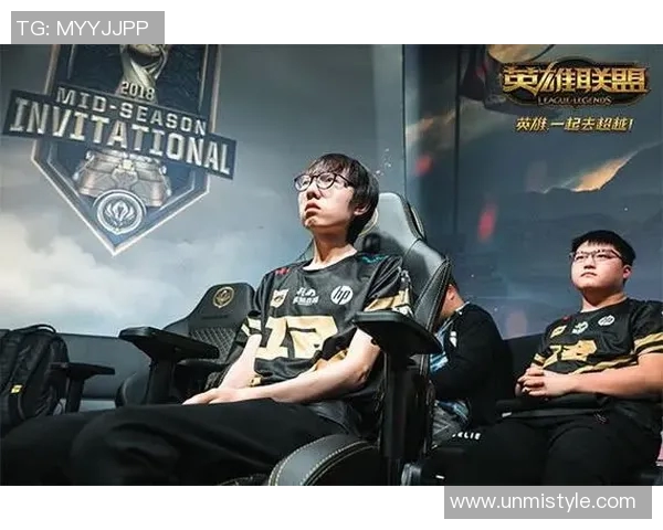 RNG战队的荣耀与坚持：从逆境到冠军杯的奋斗历程揭秘