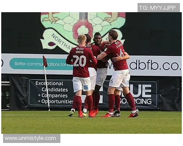 凯恩斯与北安普顿的激烈对决揭示足球战术与团队精神的完美结合