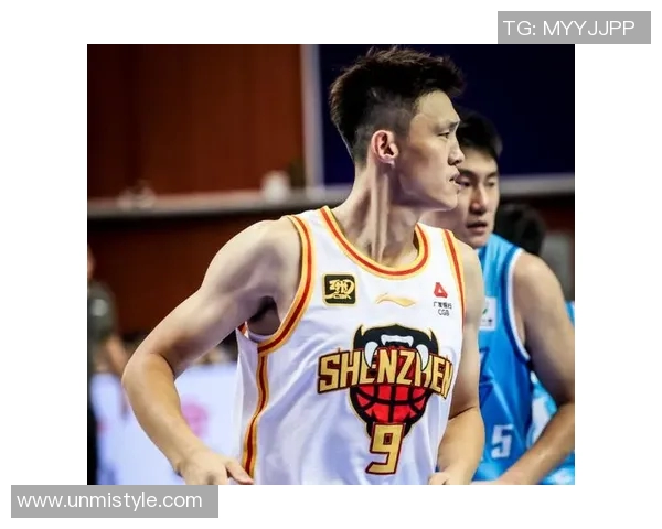 周鹏：从篮球场上的拼搏者到生活中的坚韧榜样，见证梦想与坚持的力量