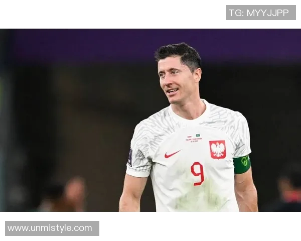 莱万携手球队再创辉煌新篇章展现足球巨星的无限魅力与坚持精神