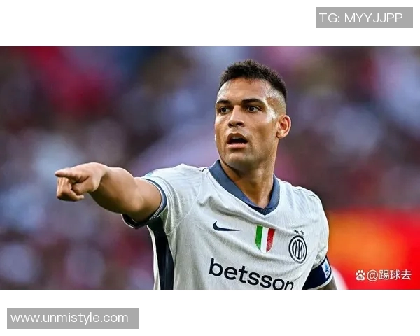 马丁内斯：从足球场上的传奇到生活中的真实故事